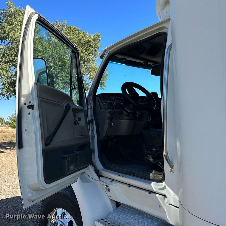 image for item DQ1457 2006 Sterling L-Line  box truck