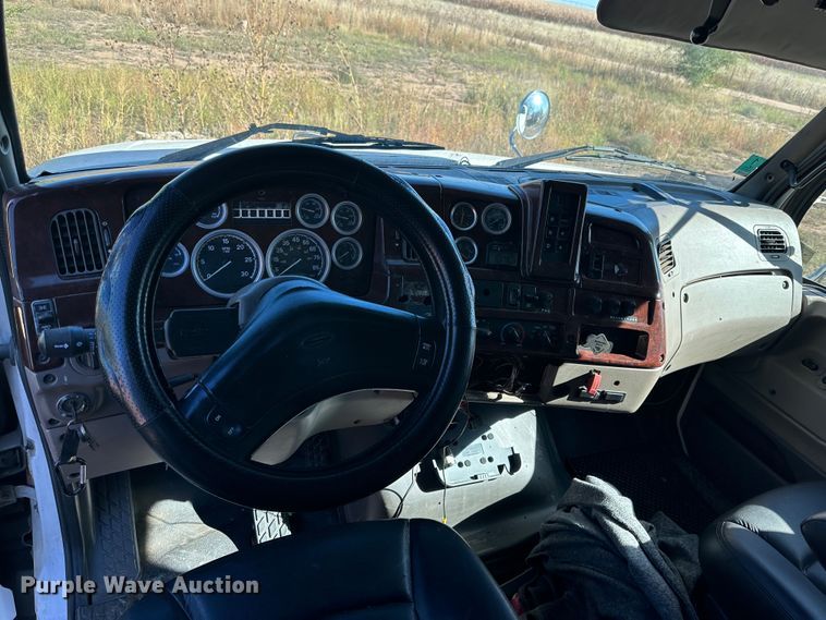 image for item DQ1457 2006 Sterling L-Line  box truck