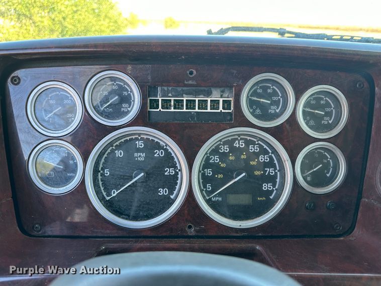 image for item DQ1457 2006 Sterling L-Line  box truck