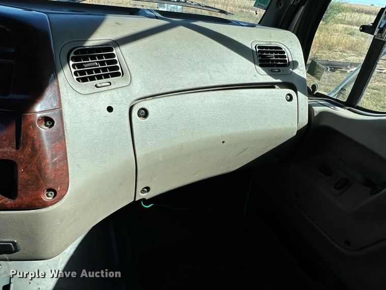 image for item DQ1457 2006 Sterling L-Line  box truck