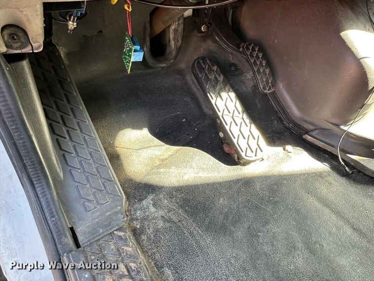 image for item DQ1457 2006 Sterling L-Line  box truck