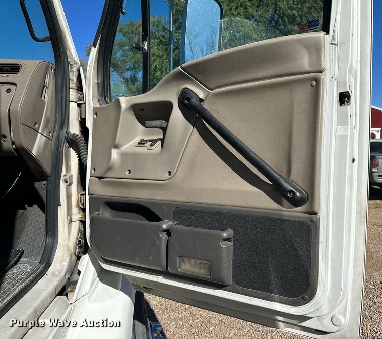 image for item DQ1457 2006 Sterling L-Line  box truck