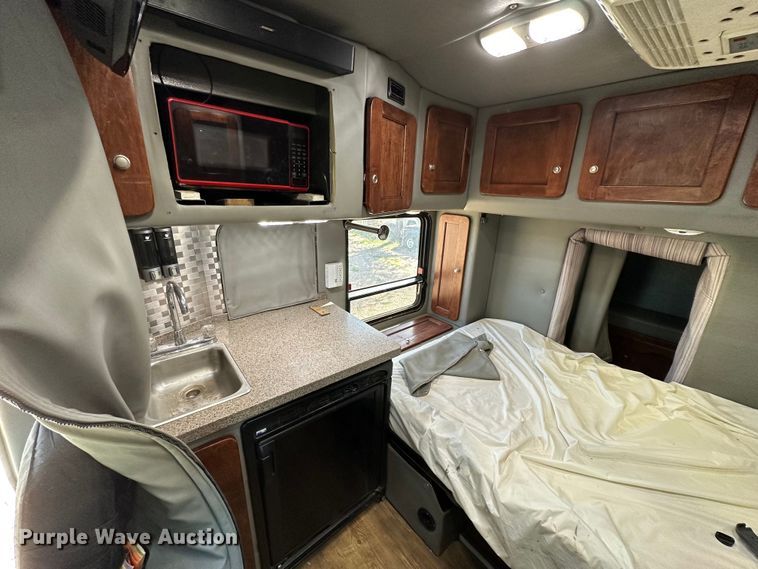 image for item DQ1457 2006 Sterling L-Line  box truck