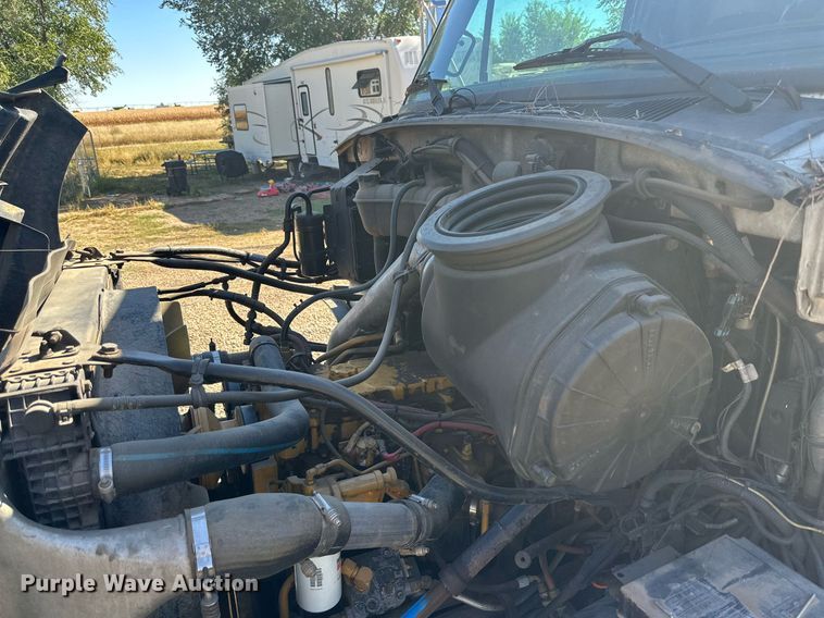 image for item DQ1457 2006 Sterling L-Line  box truck