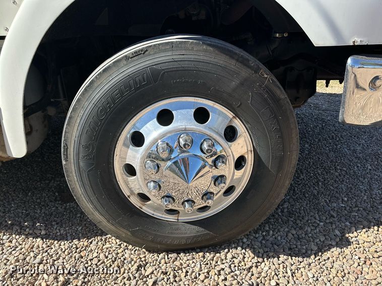 image for item DQ1457 2006 Sterling L-Line  box truck