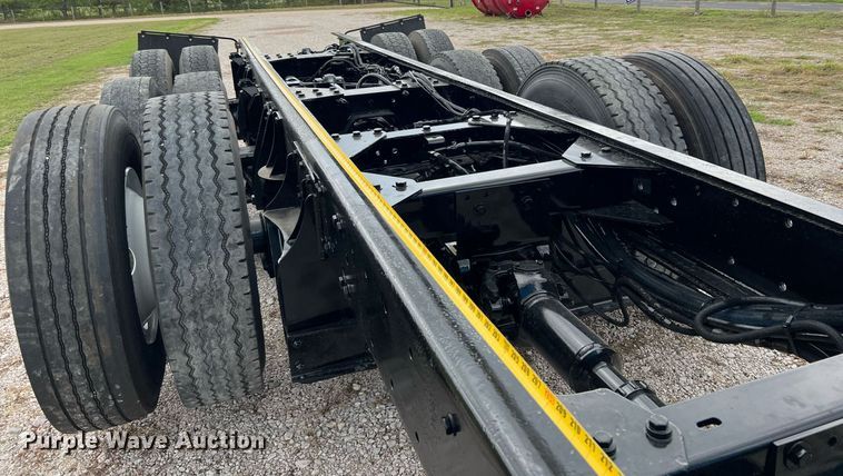 image for item DQ2222 2002 Kenworth T800  truck cab and chassis