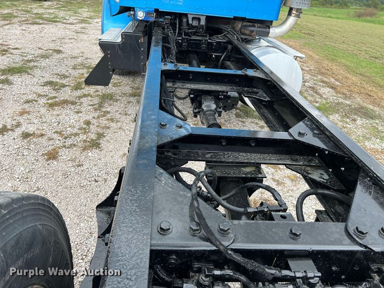 image for item DQ2222 2002 Kenworth T800  truck cab and chassis