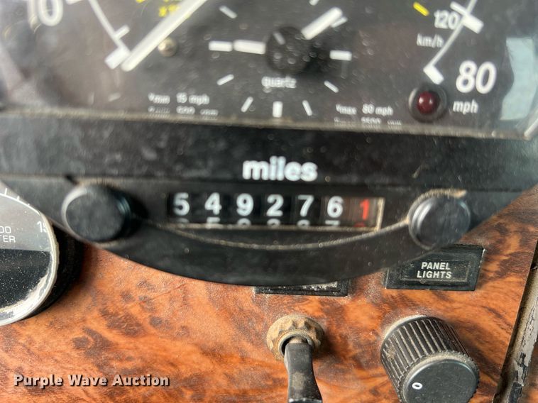 image for item DQ2222 2002 Kenworth T800  truck cab and chassis