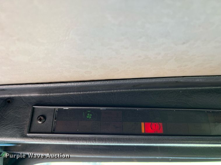 image for item DQ2222 2002 Kenworth T800  truck cab and chassis