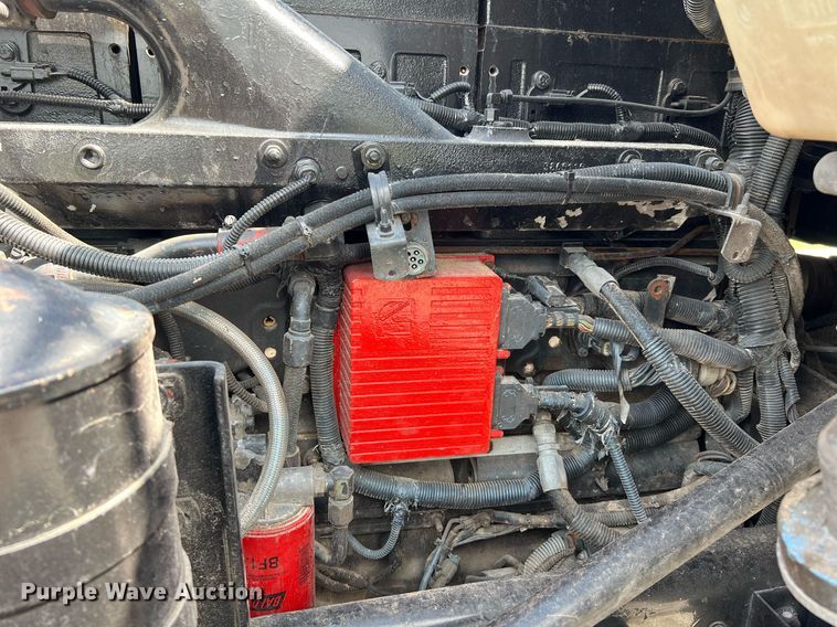 image for item DQ2222 2002 Kenworth T800  truck cab and chassis