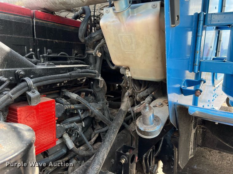 image for item DQ2222 2002 Kenworth T800  truck cab and chassis