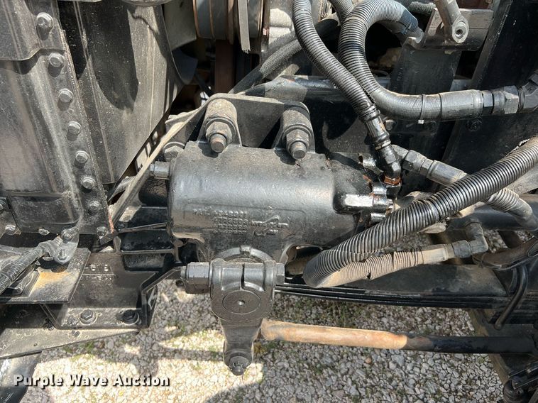 image for item DQ2222 2002 Kenworth T800  truck cab and chassis