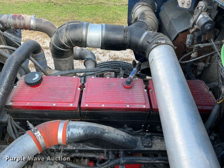 image for item DQ2222 2002 Kenworth T800  truck cab and chassis