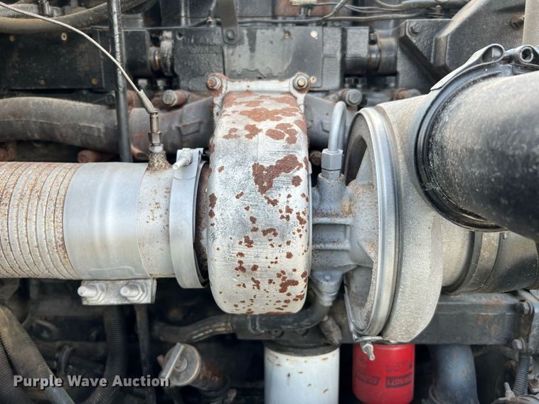 image for item DQ2222 2002 Kenworth T800  truck cab and chassis