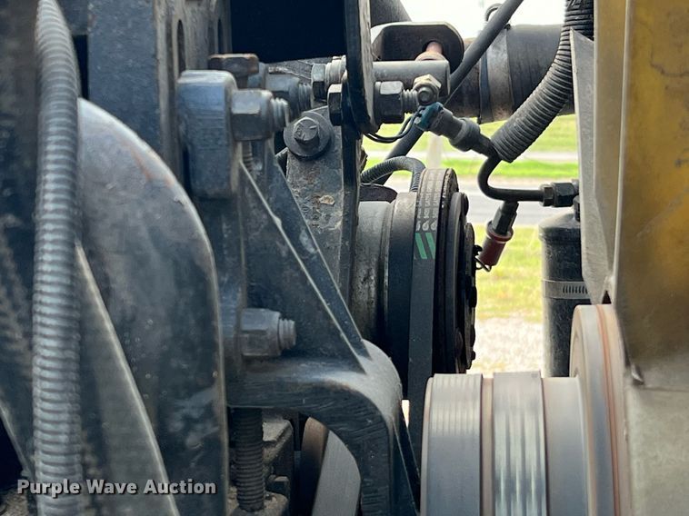 image for item DQ2222 2002 Kenworth T800  truck cab and chassis