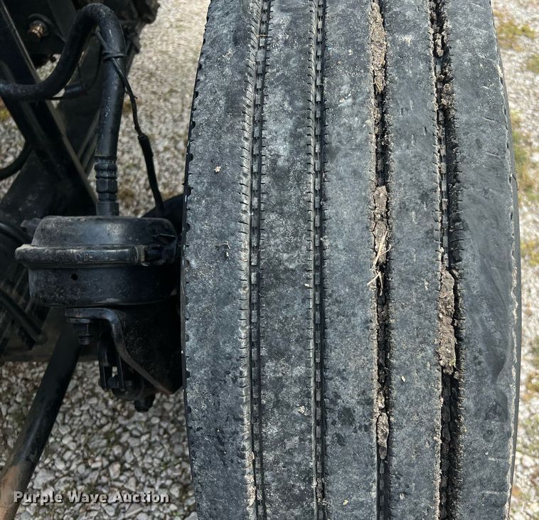 image for item DQ2222 2002 Kenworth T800  truck cab and chassis