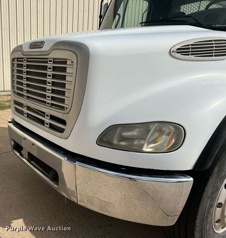 image for item DQ2254 2007 Freightliner Business Class M2  rollback truck