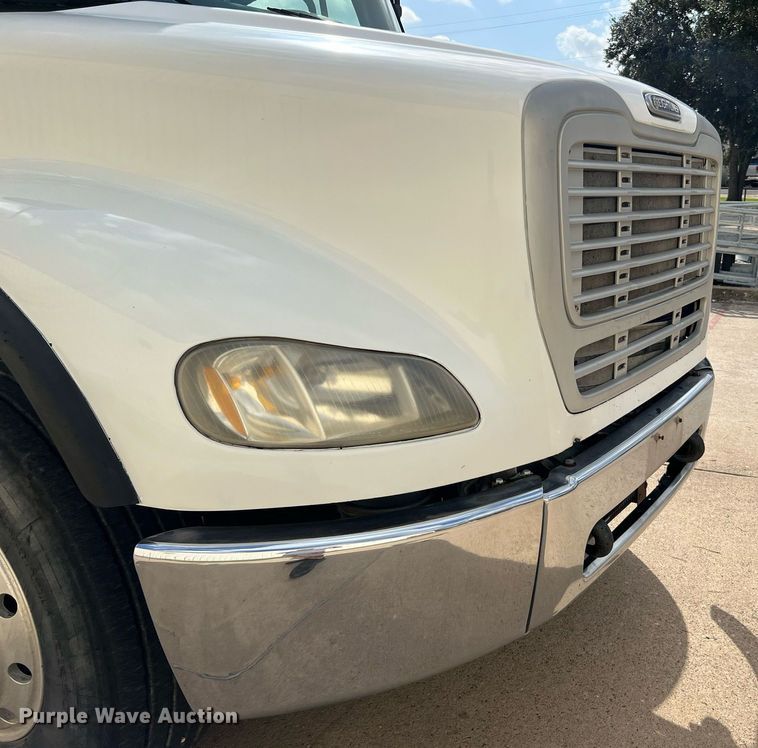 image for item DQ2254 2007 Freightliner Business Class M2  rollback truck