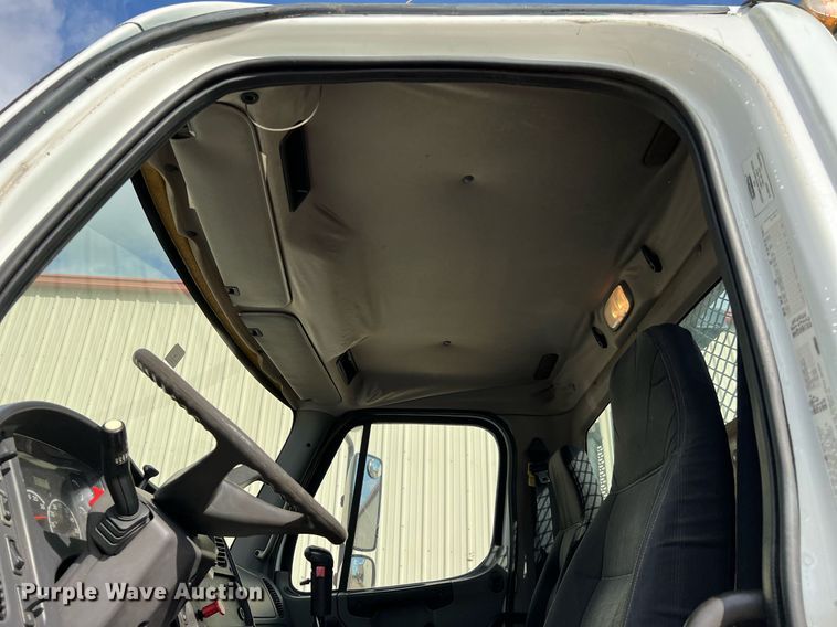 image for item DQ2254 2007 Freightliner Business Class M2  rollback truck