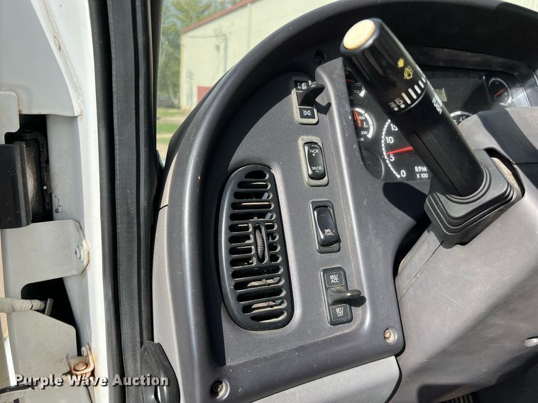 image for item DQ2254 2007 Freightliner Business Class M2  rollback truck