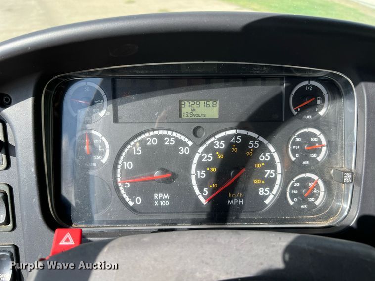 image for item DQ2254 2007 Freightliner Business Class M2  rollback truck