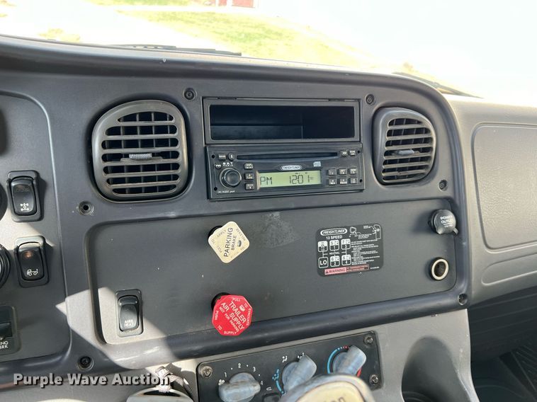image for item DQ2254 2007 Freightliner Business Class M2  rollback truck