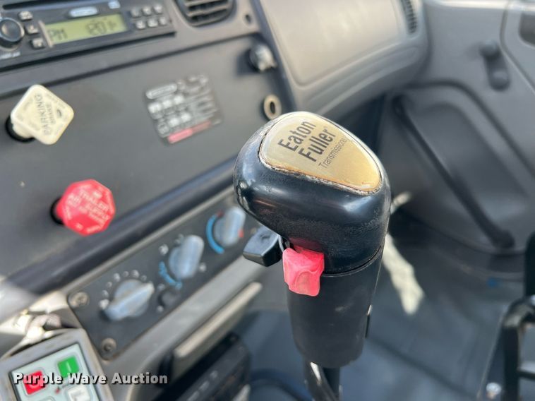 image for item DQ2254 2007 Freightliner Business Class M2  rollback truck