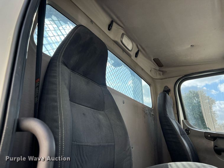 image for item DQ2254 2007 Freightliner Business Class M2  rollback truck