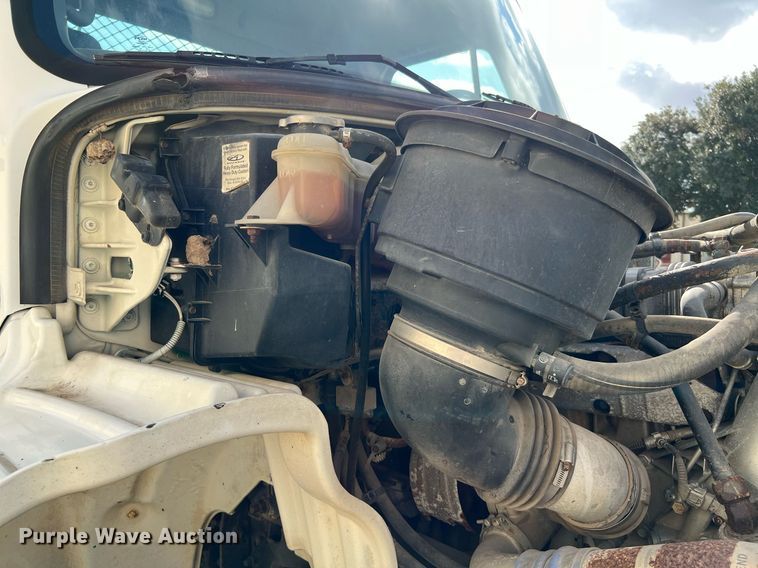 image for item DQ2254 2007 Freightliner Business Class M2  rollback truck