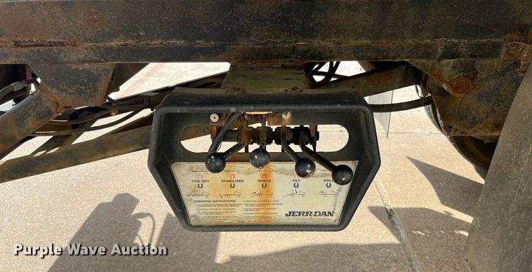 image for item DQ2254 2007 Freightliner Business Class M2  rollback truck