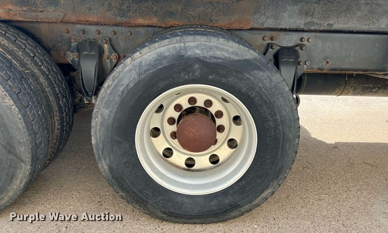 image for item DQ2254 2007 Freightliner Business Class M2  rollback truck