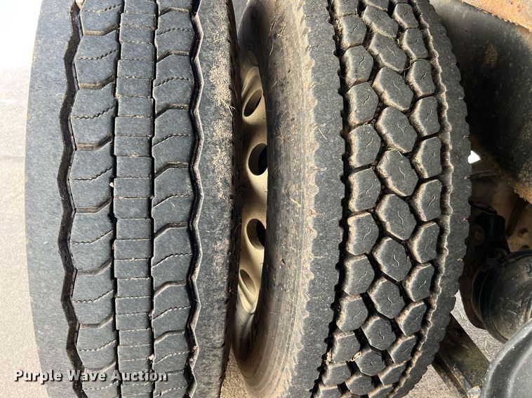 image for item DQ2254 2007 Freightliner Business Class M2  rollback truck