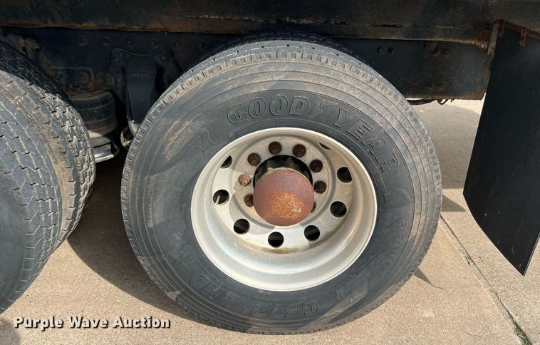 image for item DQ2254 2007 Freightliner Business Class M2  rollback truck