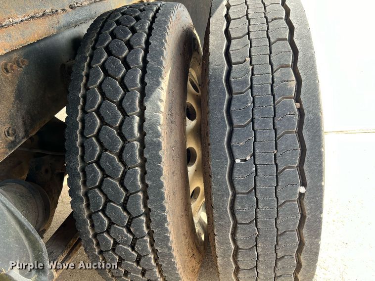 image for item DQ2254 2007 Freightliner Business Class M2  rollback truck