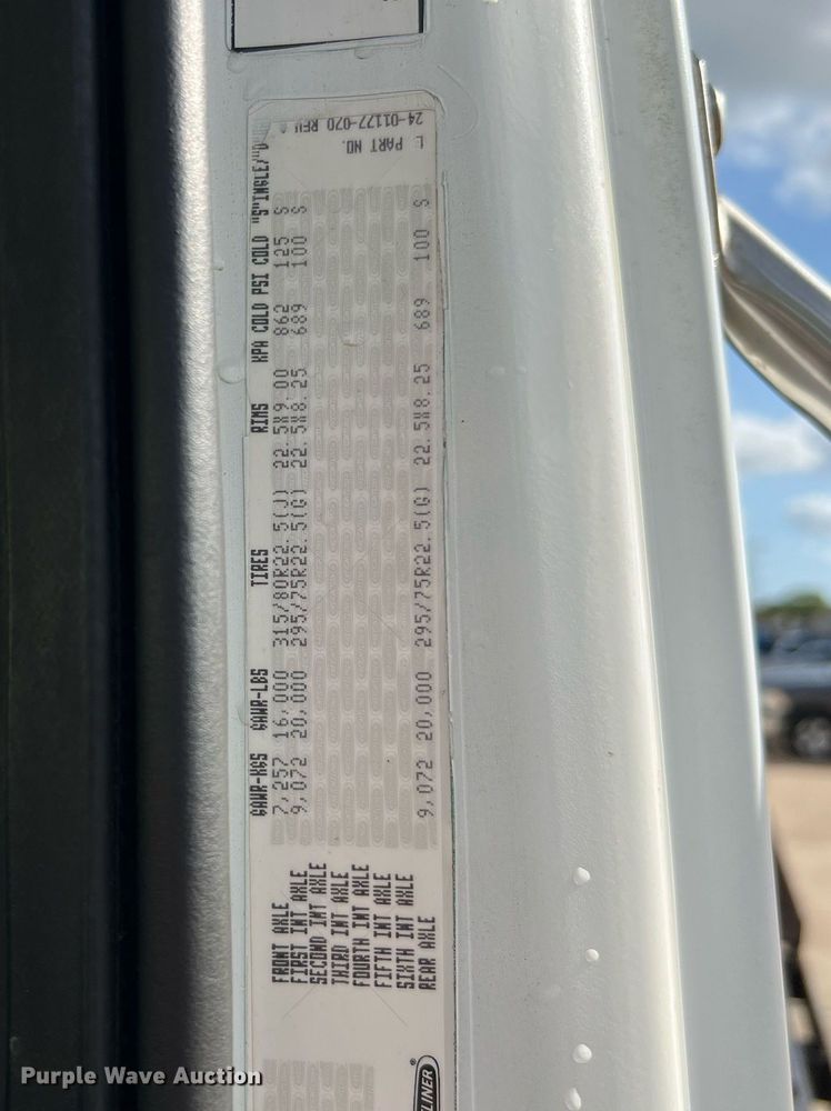 image for item DQ2254 2007 Freightliner Business Class M2  rollback truck