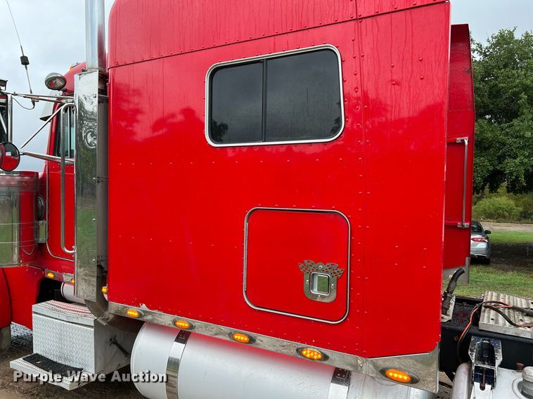 image for item DQ2255 2004 Peterbilt 379  semi truck