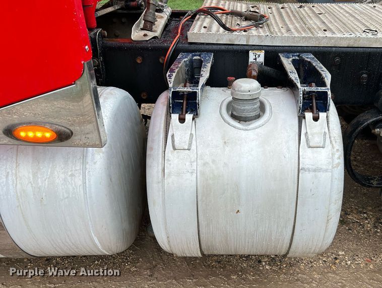 image for item DQ2255 2004 Peterbilt 379  semi truck