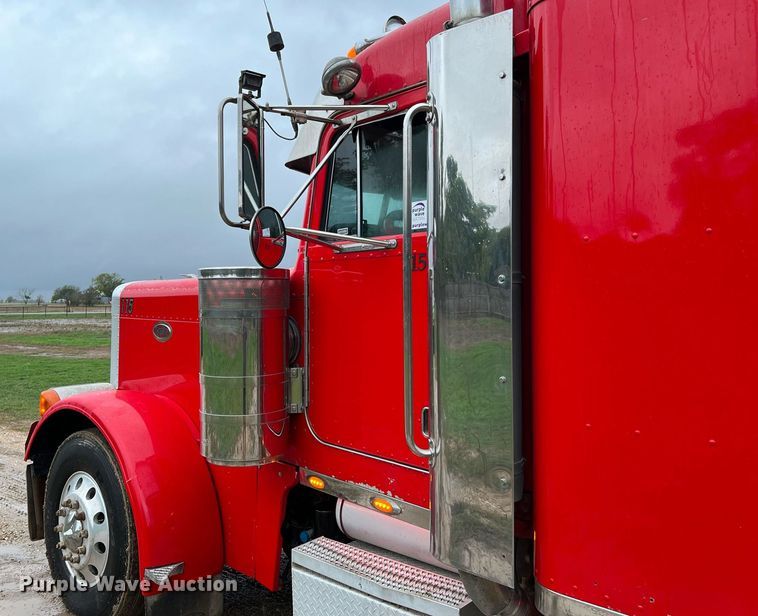 image for item DQ2255 2004 Peterbilt 379  semi truck