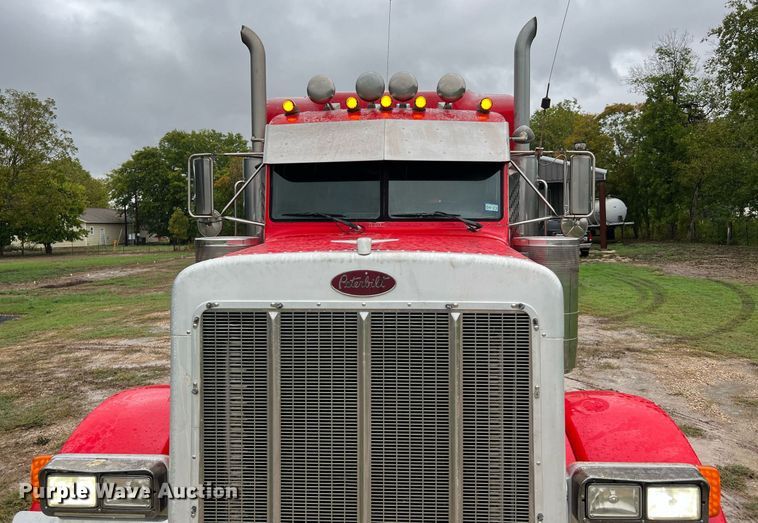 image for item DQ2255 2004 Peterbilt 379  semi truck