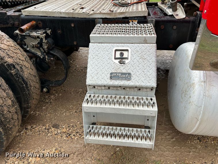 image for item DQ2255 2004 Peterbilt 379  semi truck