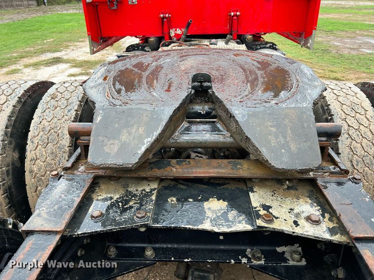 image for item DQ2255 2004 Peterbilt 379  semi truck