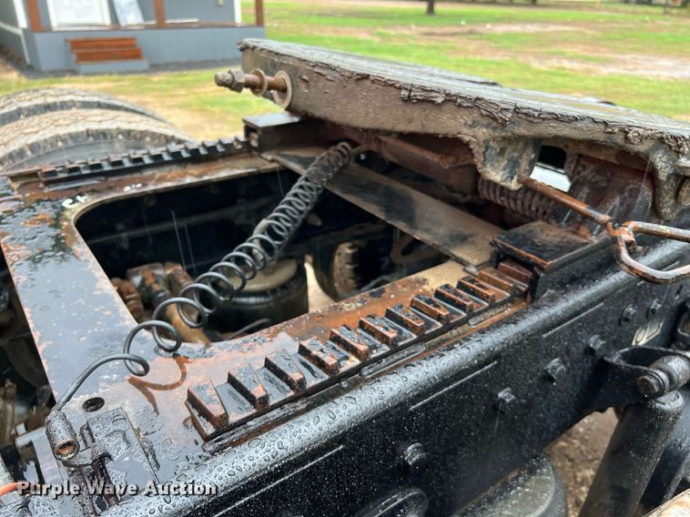 image for item DQ2255 2004 Peterbilt 379  semi truck