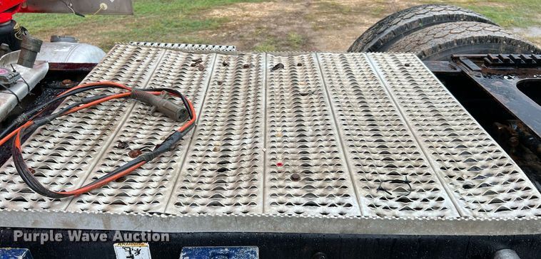 image for item DQ2255 2004 Peterbilt 379  semi truck