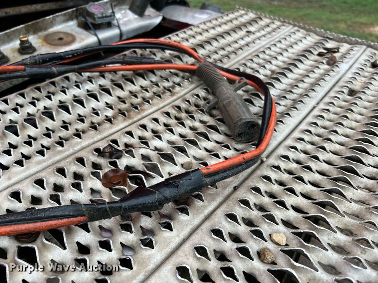 image for item DQ2255 2004 Peterbilt 379  semi truck