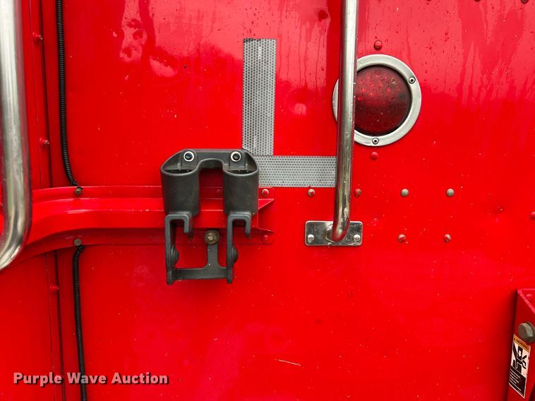 image for item DQ2255 2004 Peterbilt 379  semi truck