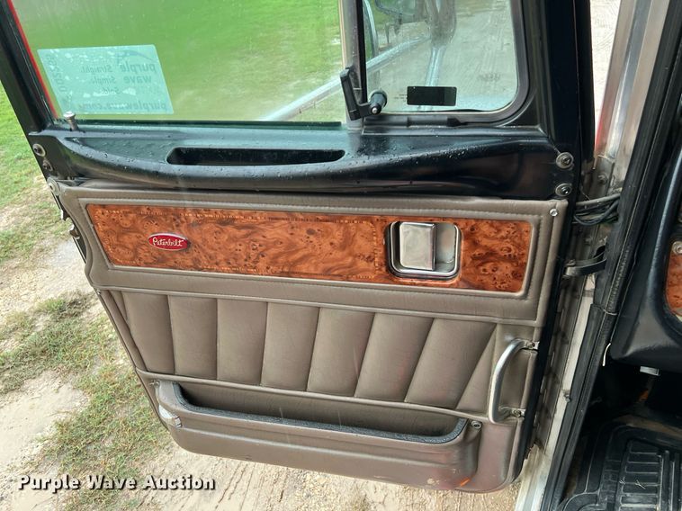 image for item DQ2255 2004 Peterbilt 379  semi truck