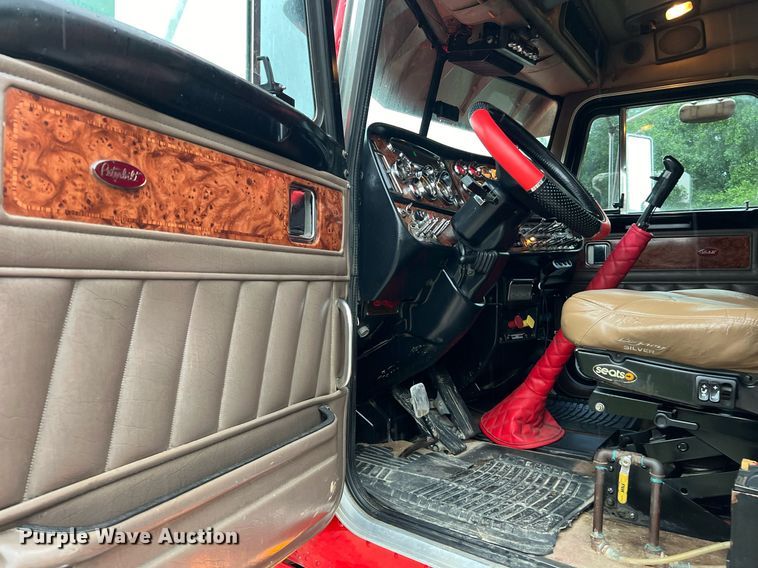 image for item DQ2255 2004 Peterbilt 379  semi truck