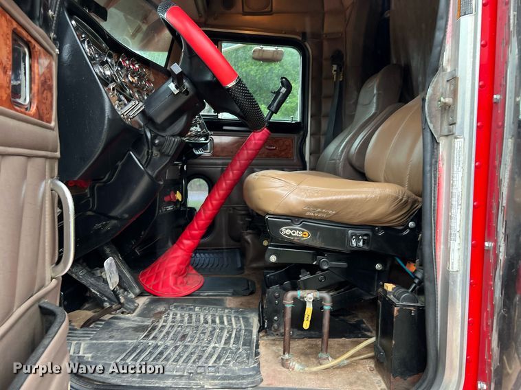 image for item DQ2255 2004 Peterbilt 379  semi truck