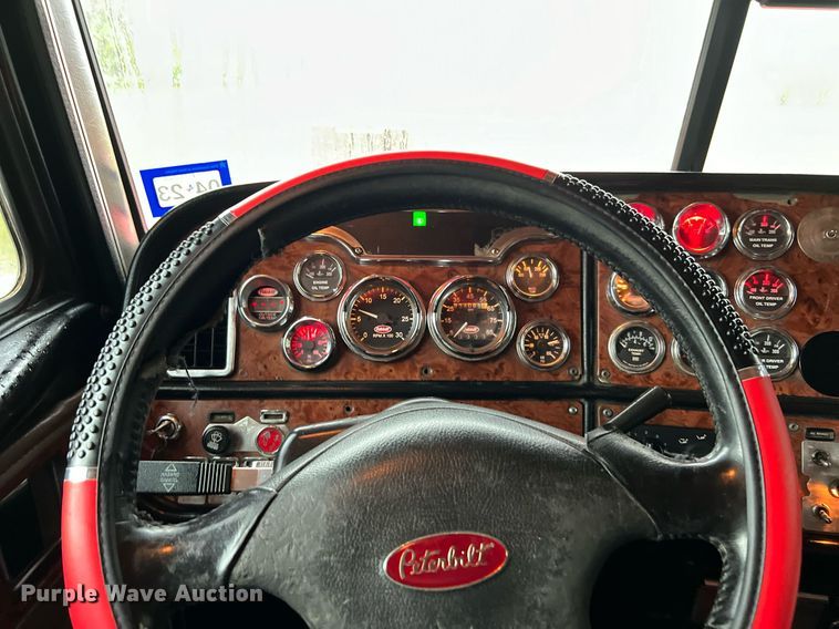 image for item DQ2255 2004 Peterbilt 379  semi truck