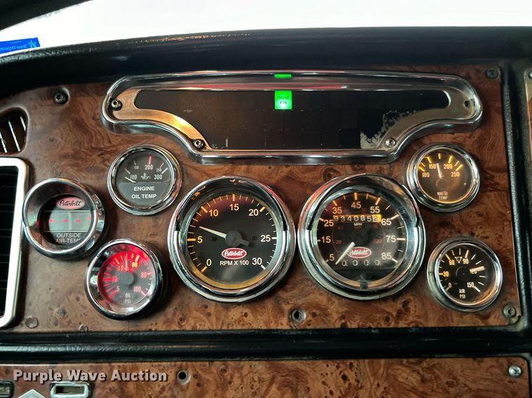 image for item DQ2255 2004 Peterbilt 379  semi truck